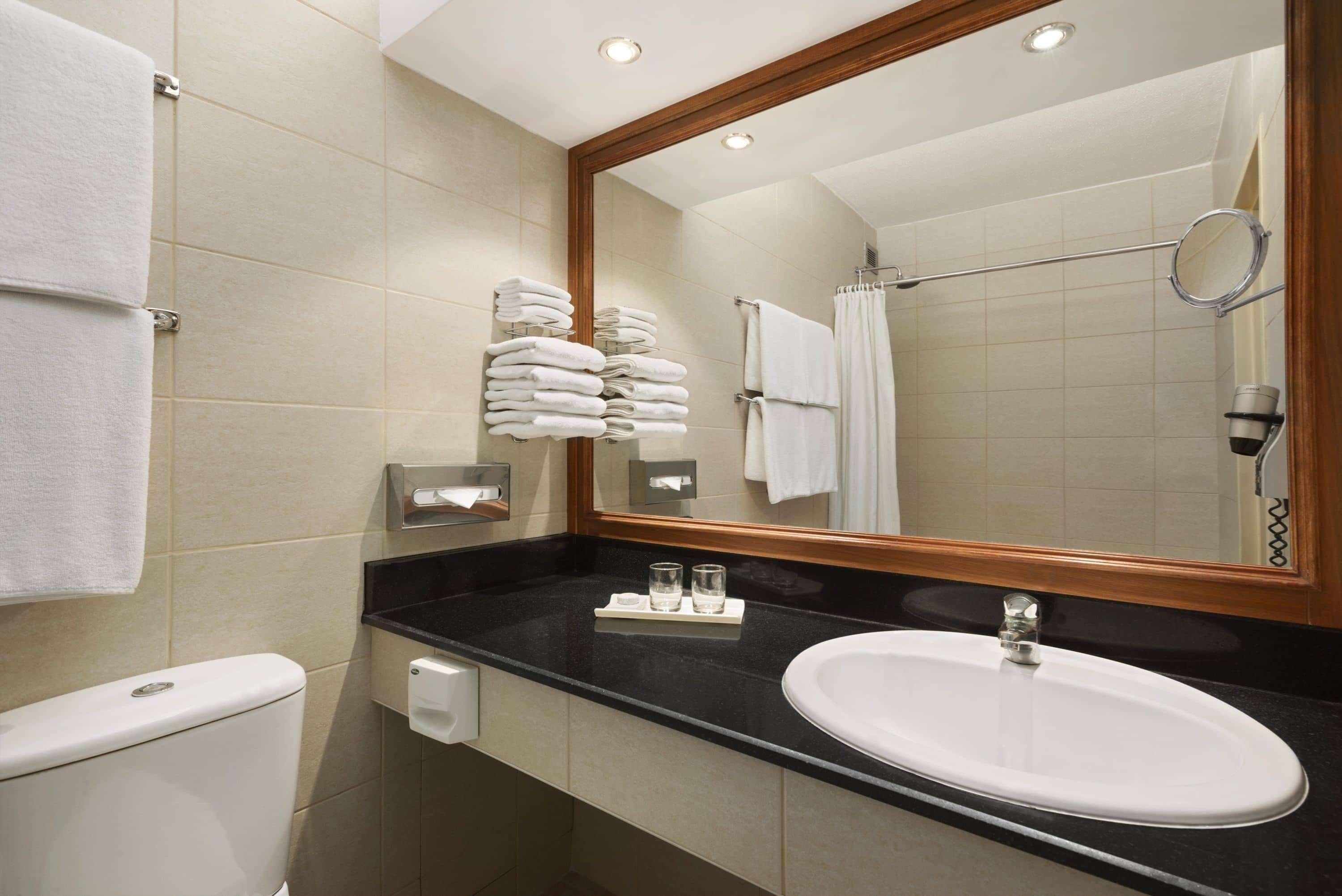 Hotel Ramada By Wyndham Bahrain Manama Zewnętrze zdjęcie